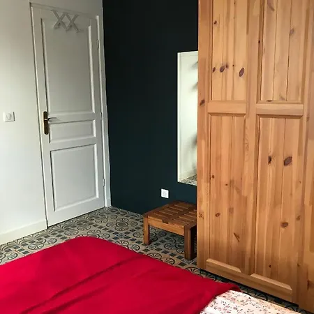 Aux Portes De Paris
